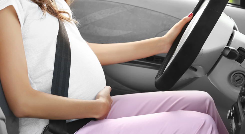 Direção e gravidez: o que é importante saber sobre dirigir grávida