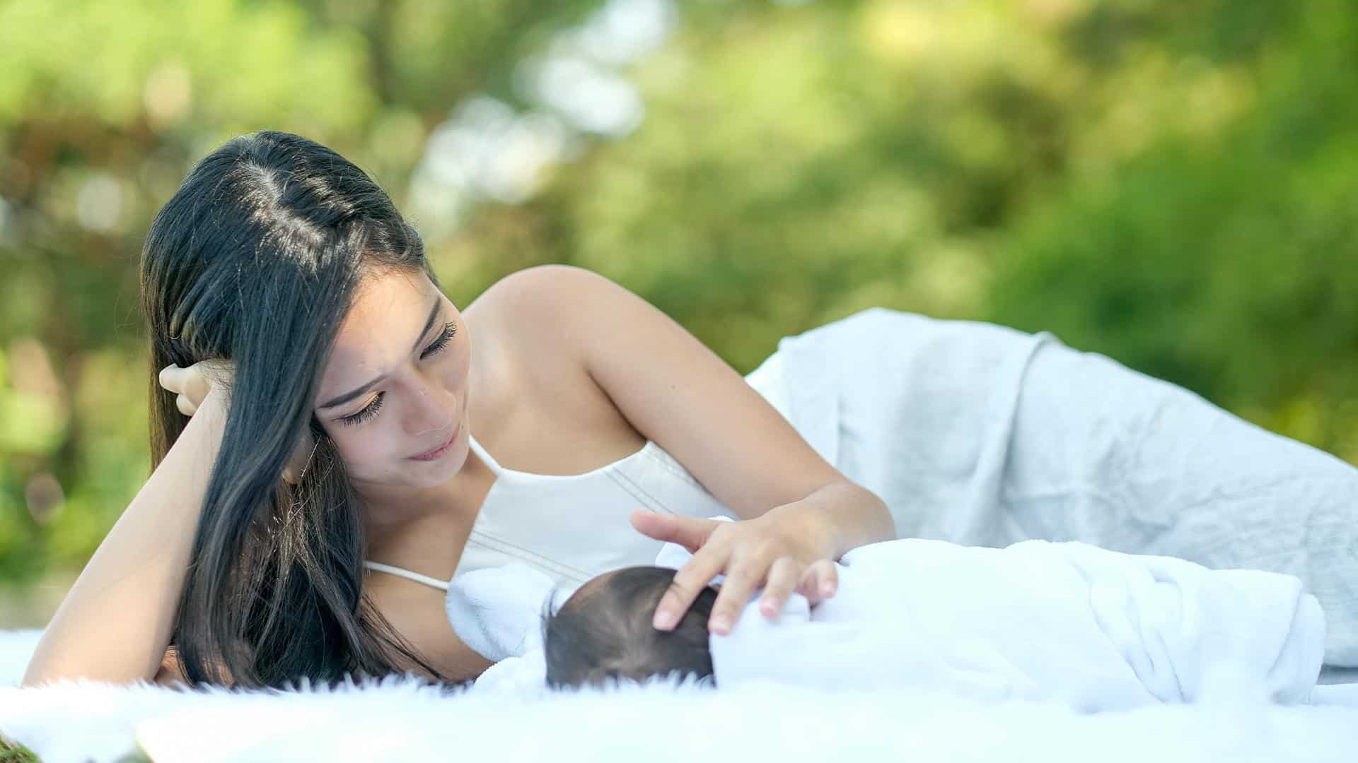 O banho de sol no recém-nascido requer uma série de cuidados