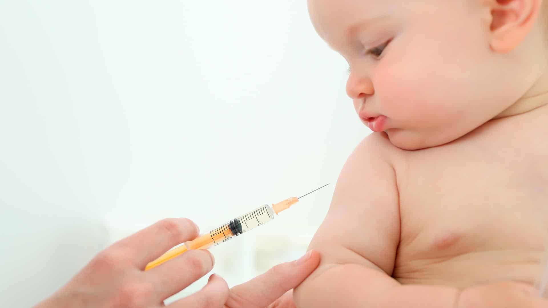 Não deixe de vacinar seu bebê contra a meningite