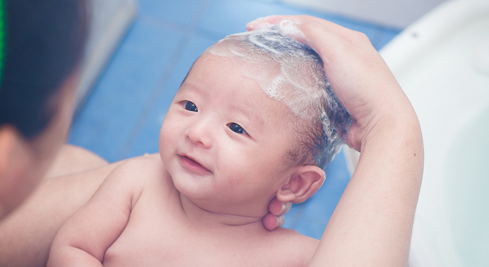 É preciso lavar o cabelo do bebê todos os dias?