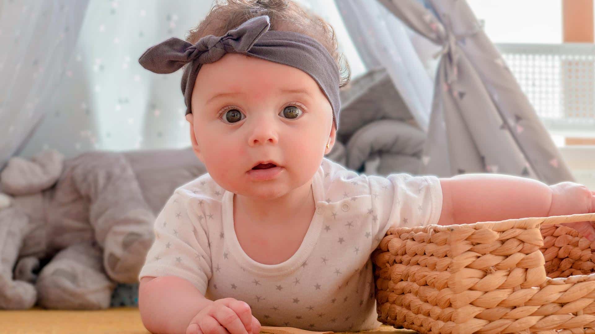 Bebê posando para foto