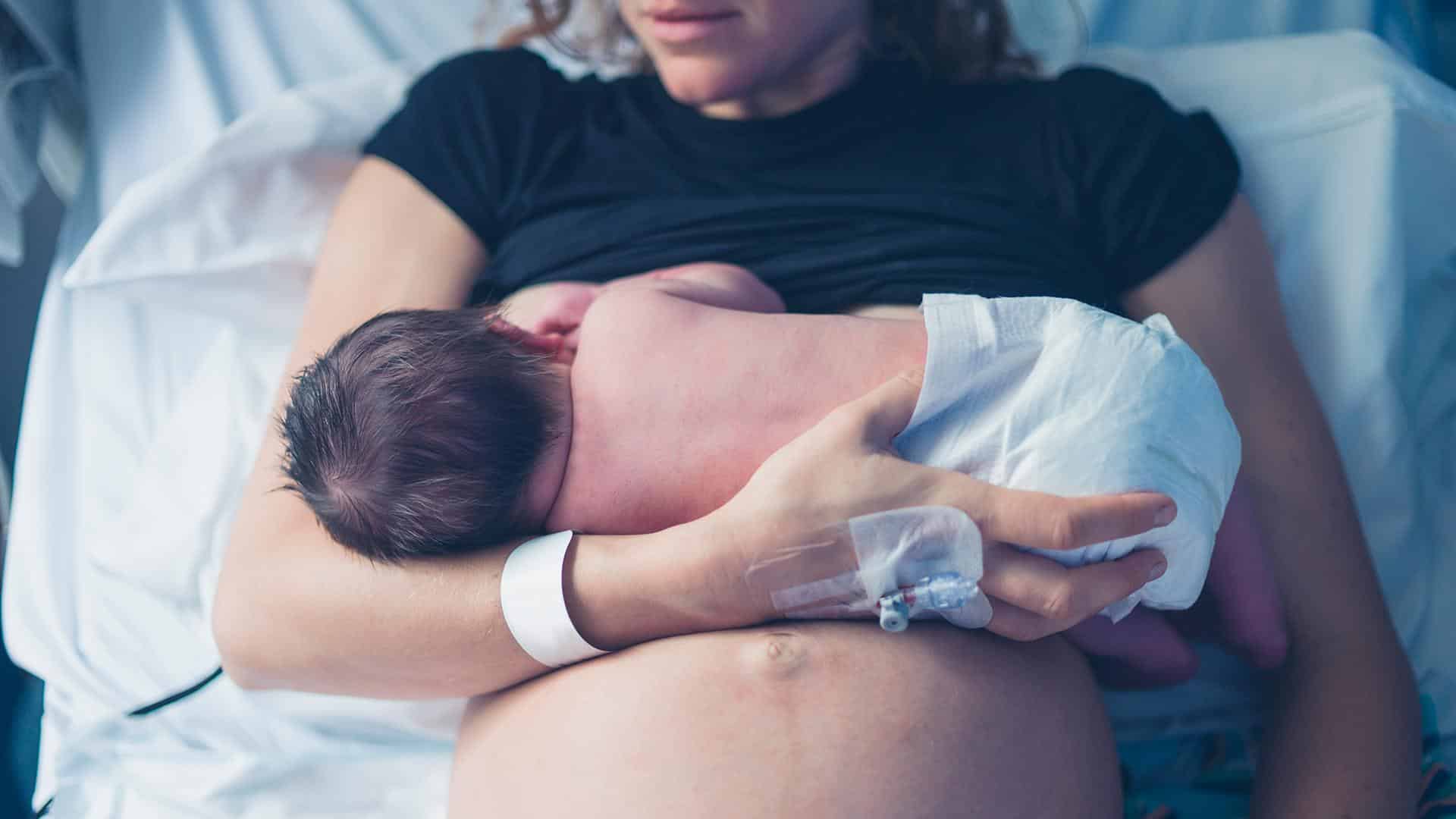 'Existe leite materno fraco?', perguntam-se várias mamães